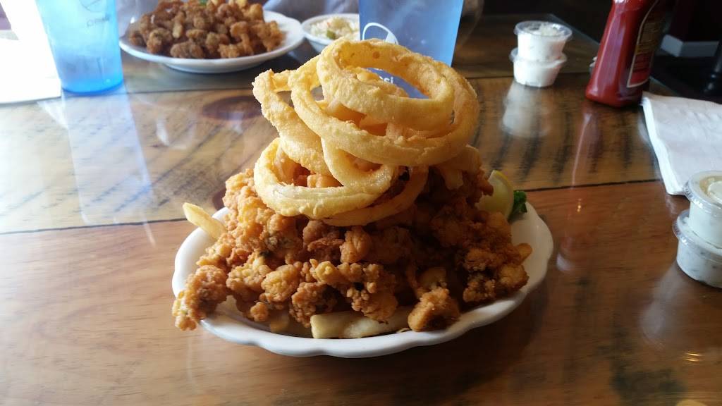 Sandys Famous Seafood Restaurant | restaurant | 7 Bourne Bridge Approach, Buzzards Bay, MA 02532, USA | 5087435046 OR +1 508-743-5046