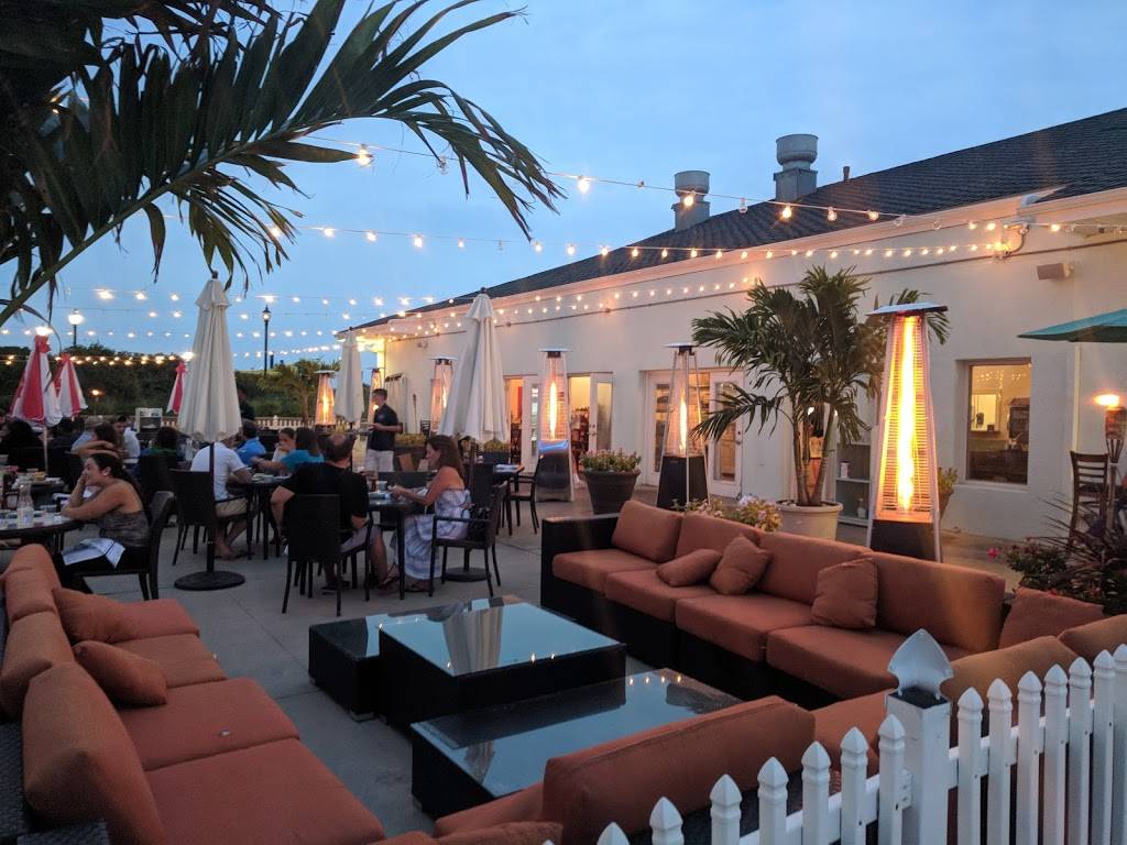 Crazy Oyster | restaurant | Tobay Beach Access Path, Massapequa, NY 11758, USA | 5168261292 OR +1 516-826-1292