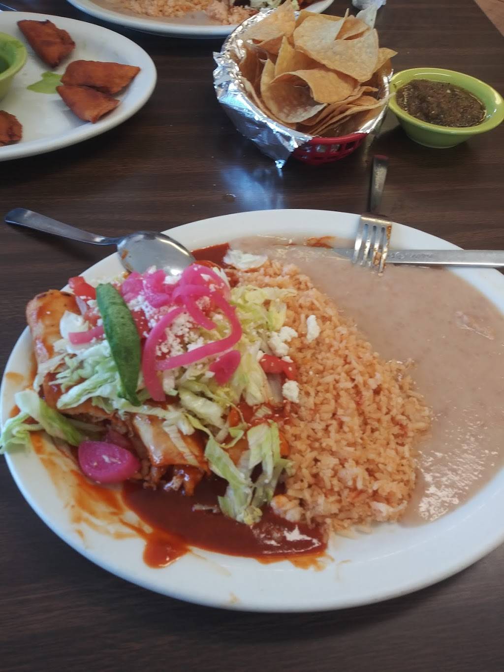 El Zarandeado | restaurant | 6500 Central Ave SE, Albuquerque, NM 87108, USA | 5052660143 OR +1 505-266-0143