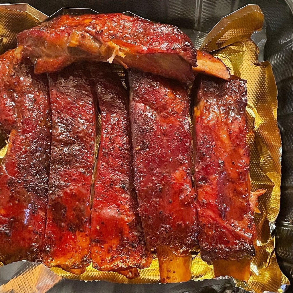 Bearded Rays Backyard BBQ | restaurant | 3 Hanna Ct, Windsor Mill, MD 21244, USA | 4438917012 OR +1 443-891-7012