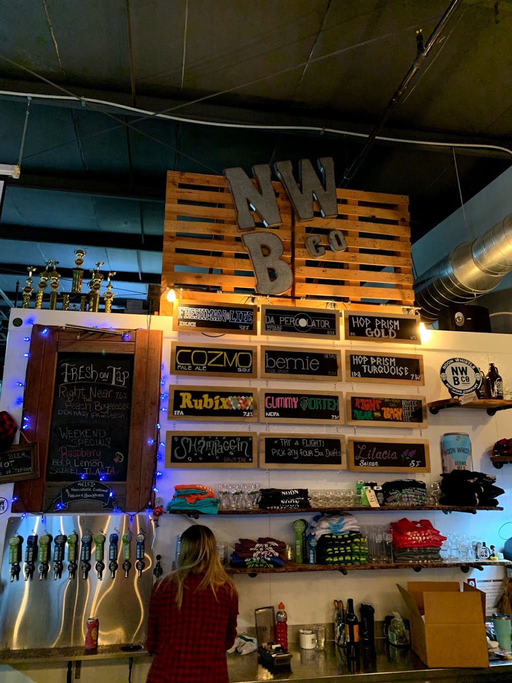 Noon Whistle Brewing | restaurant | 800 E Roosevelt Rd, Lombard, IL 60148, USA | 6303766895 OR +1 630-376-6895