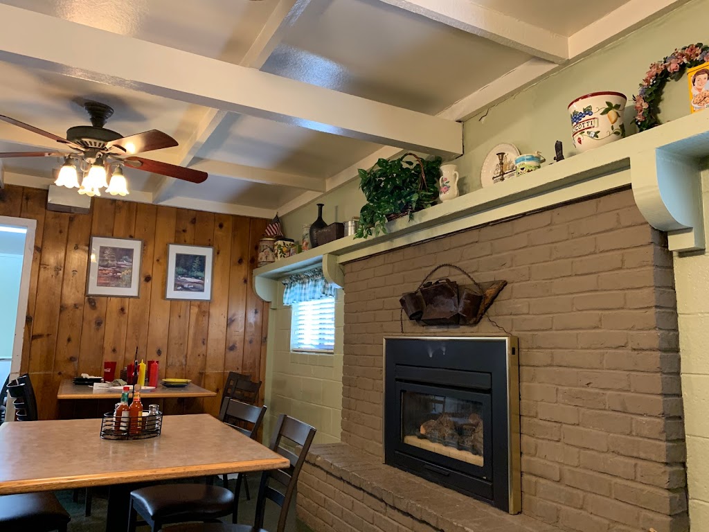 Pinewood Bar & Grill | restaurant | 65 Pinewood Blvd, Munds Park, AZ 86017, USA | 9282860332 OR +1 928-286-0332