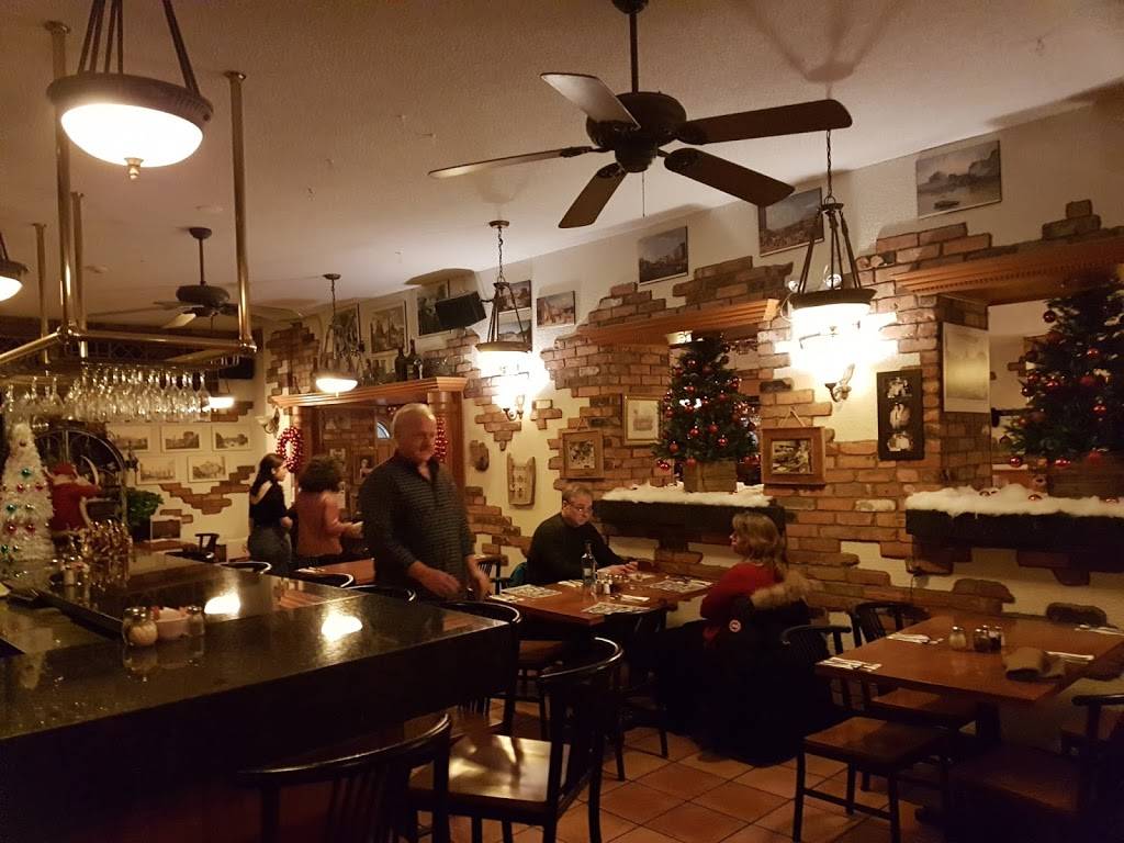 Mamma Martino’s Restaurant | restaurant | 624 The Queensway, Etobicoke, ON M8Y 1K3, Canada | 4162513337 OR +1 416-251-3337