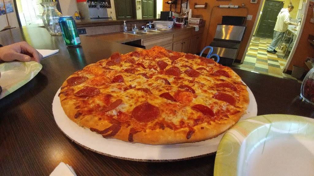 Southridge Golf Range and Larobis Pizza | restaurant | 500 Gateway Rd, Charleston, WV 25309, USA | 3047446480 OR +1 304-744-6480