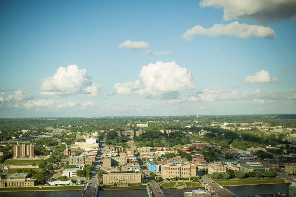 The Des Moines Embassy Club & Embassy Club West | restaurant | 7th & Grand Ave, 34th floor, Des Moines, IA 50309, USA | 5152442582 OR +1 515-244-2582