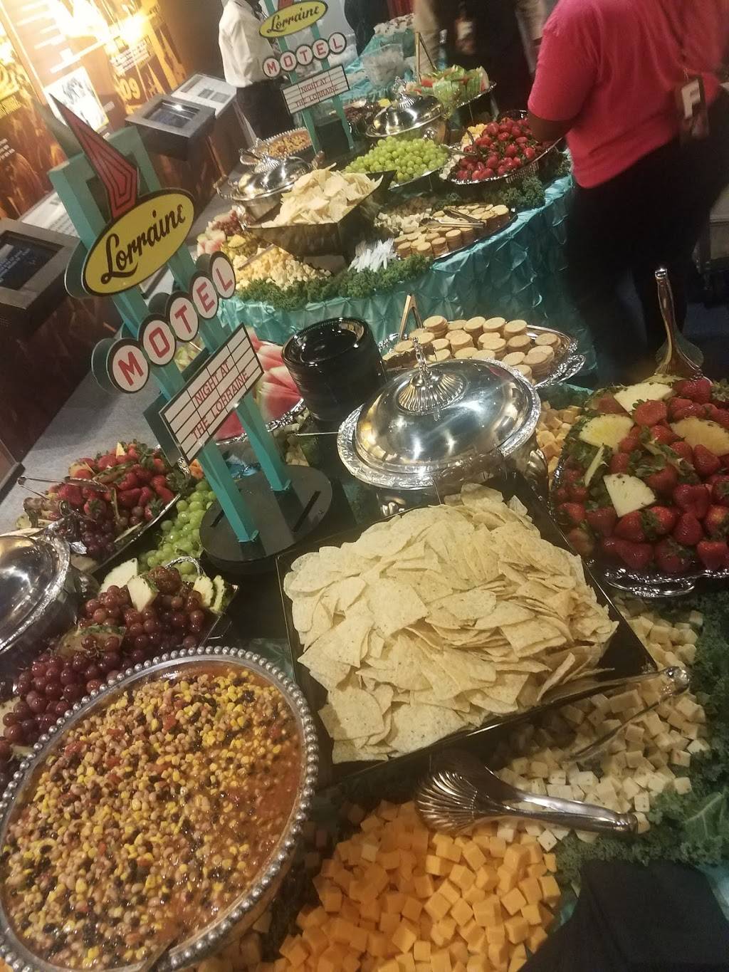 Big Mommas And Grannys Catering | restaurant | 7546 US-70, Bartlett, TN 38133, USA | 9012088125 OR +1 901-208-8125