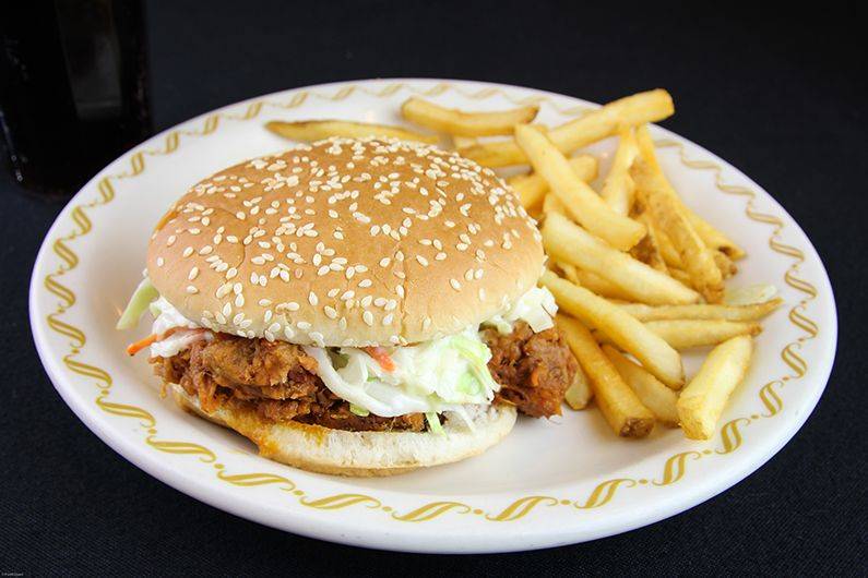 Tee Jayes Country Place | restaurant | 1542 Maple Ave, Zanesville, OH 43701, USA | 7404507555 OR +1 740-450-7555