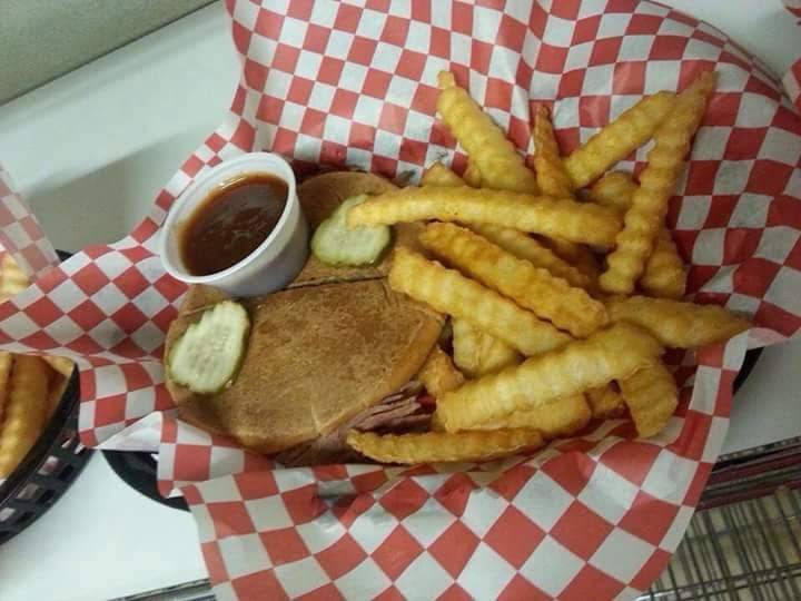 Hungry Hillbillys Grill and BBQ | restaurant | 340 Northview Dr, Jesup, GA 31546, USA | 9124273330 OR +1 912-427-3330