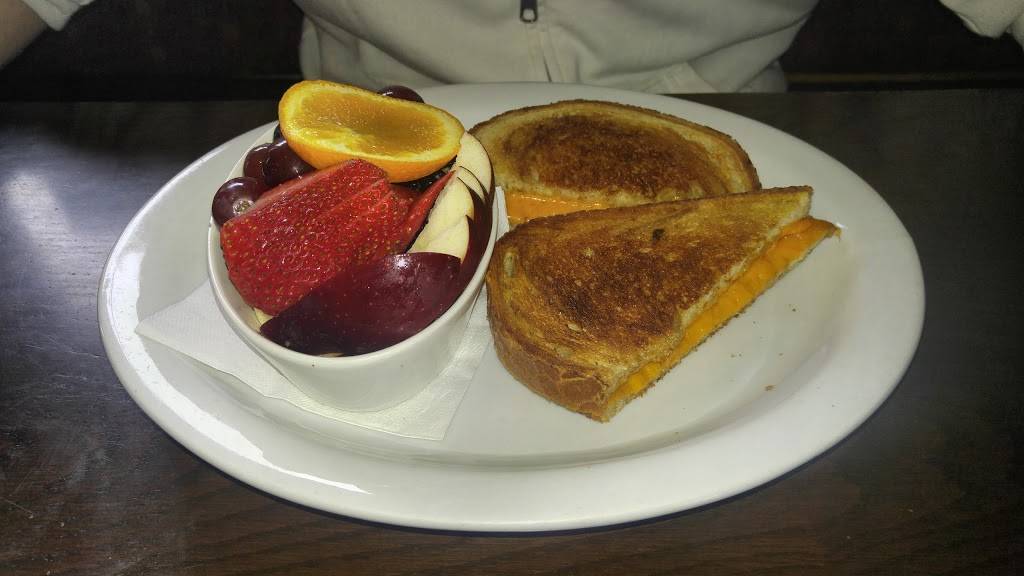 Scotts Family Restaurant | restaurant | 74 Scott Ave, Paris, ON N3L 3K4, Canada | 5194426511 OR +1 519-442-6511