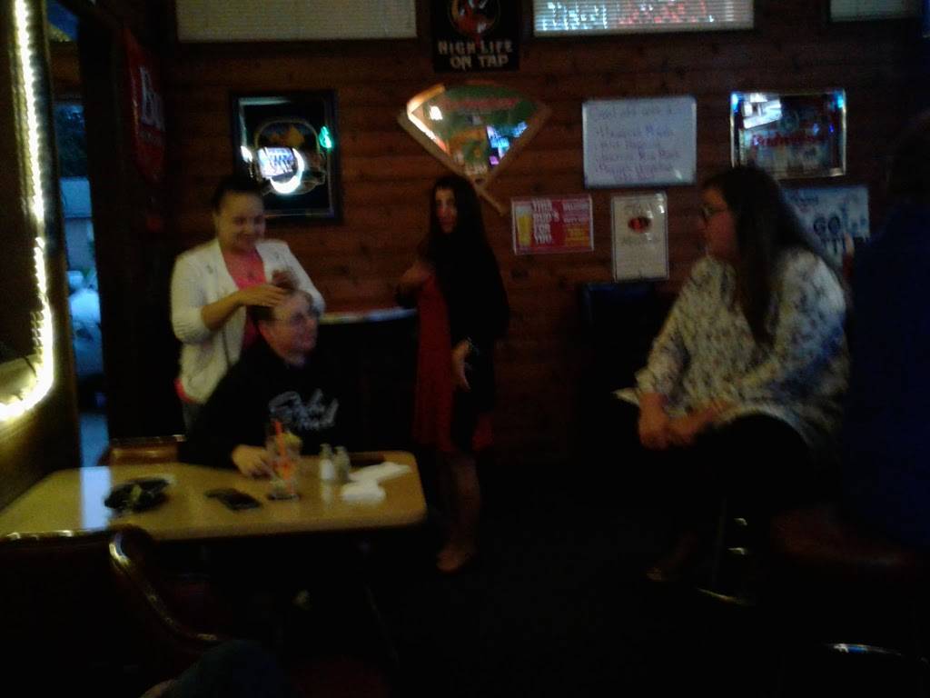 Larsons Restaurant & Lounge | restaurant | 4641, 2901 Perry Ave # 10, Bremerton, WA 98310, USA | 3603775315 OR +1 360-377-5315