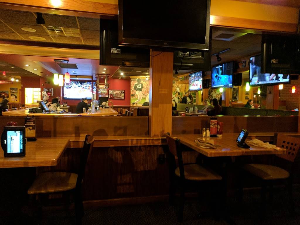 Applebees Grill + Bar | restaurant | 1125 E Main St, Carbondale, IL 62901, USA | 6185295715 OR +1 618-529-5715