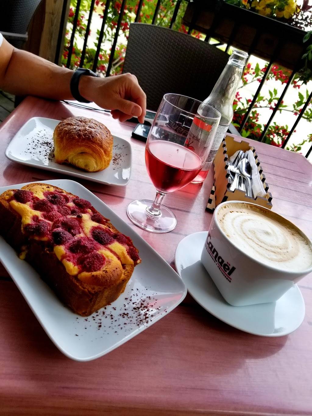 Boulangerie Pâtisserie Canael | bakery | 1389 Rue Shefford, Bromont, QC J2L 1E2, Canada | 4505340244 OR +1 450-534-0244