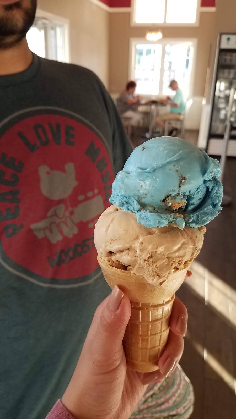 Frisbies Dairy Barn | restaurant | 951 Farmington Ave, New Britain, CT 06053, USA | 8603572520 OR +1 860-357-2520