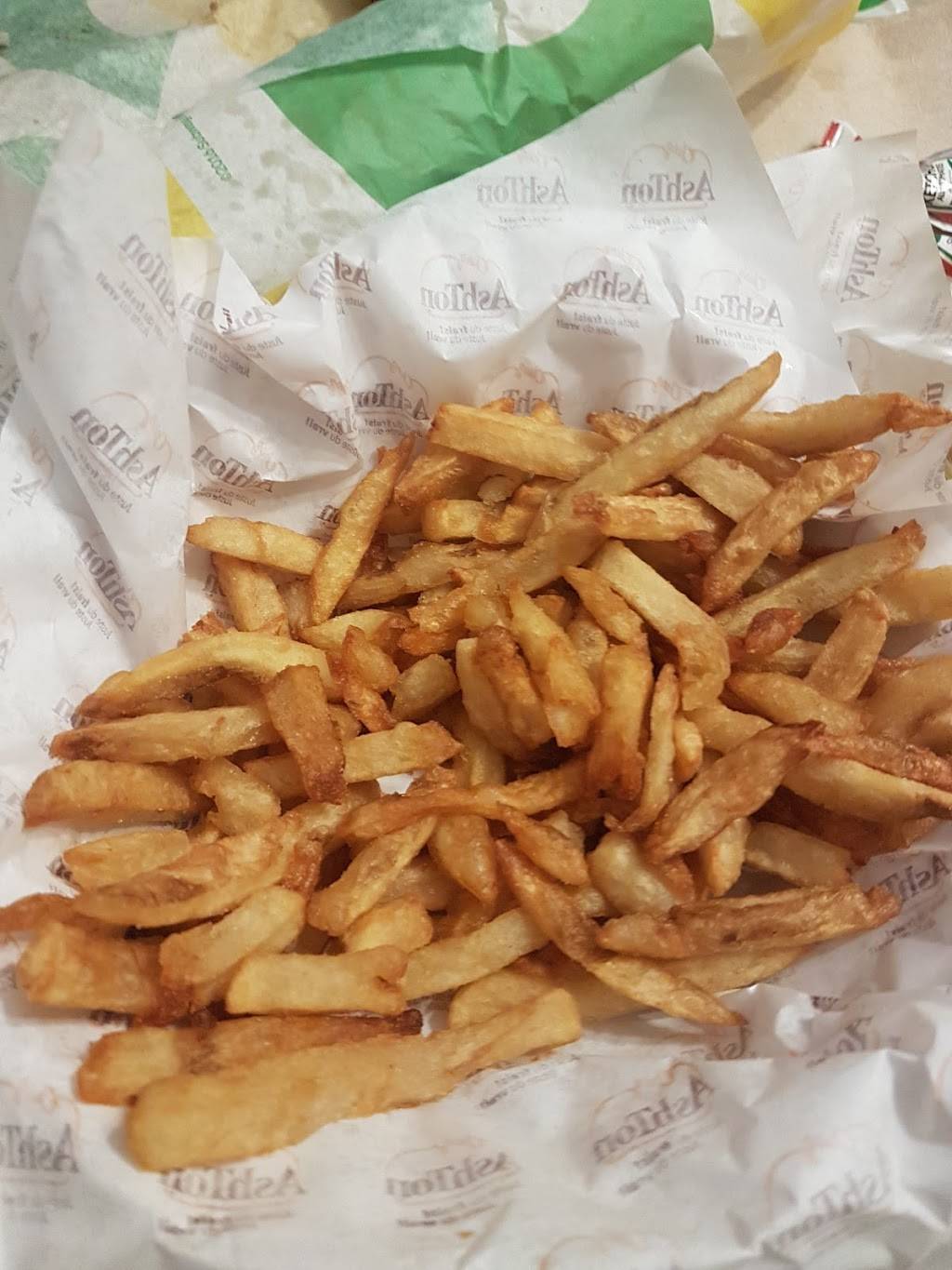 Chez Ashton | restaurant | 3065 Ch Ste-Foy, Québec, QC G1X 1P7, Canada | 4186529919 OR +1 418-652-9919