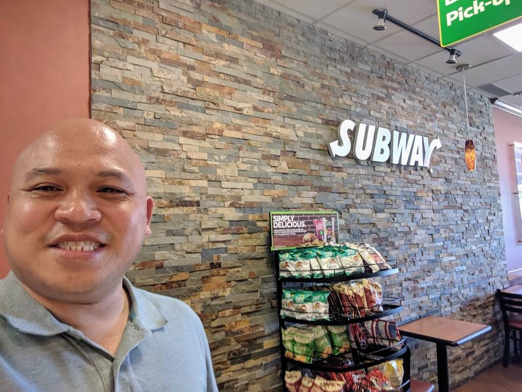 Subway | restaurant | Kingsbury Centre, 1891 Rathburn Rd E Unit #18, Mississauga, ON L4W 3Z3, Canada | 9052322050 OR +1 905-232-2050
