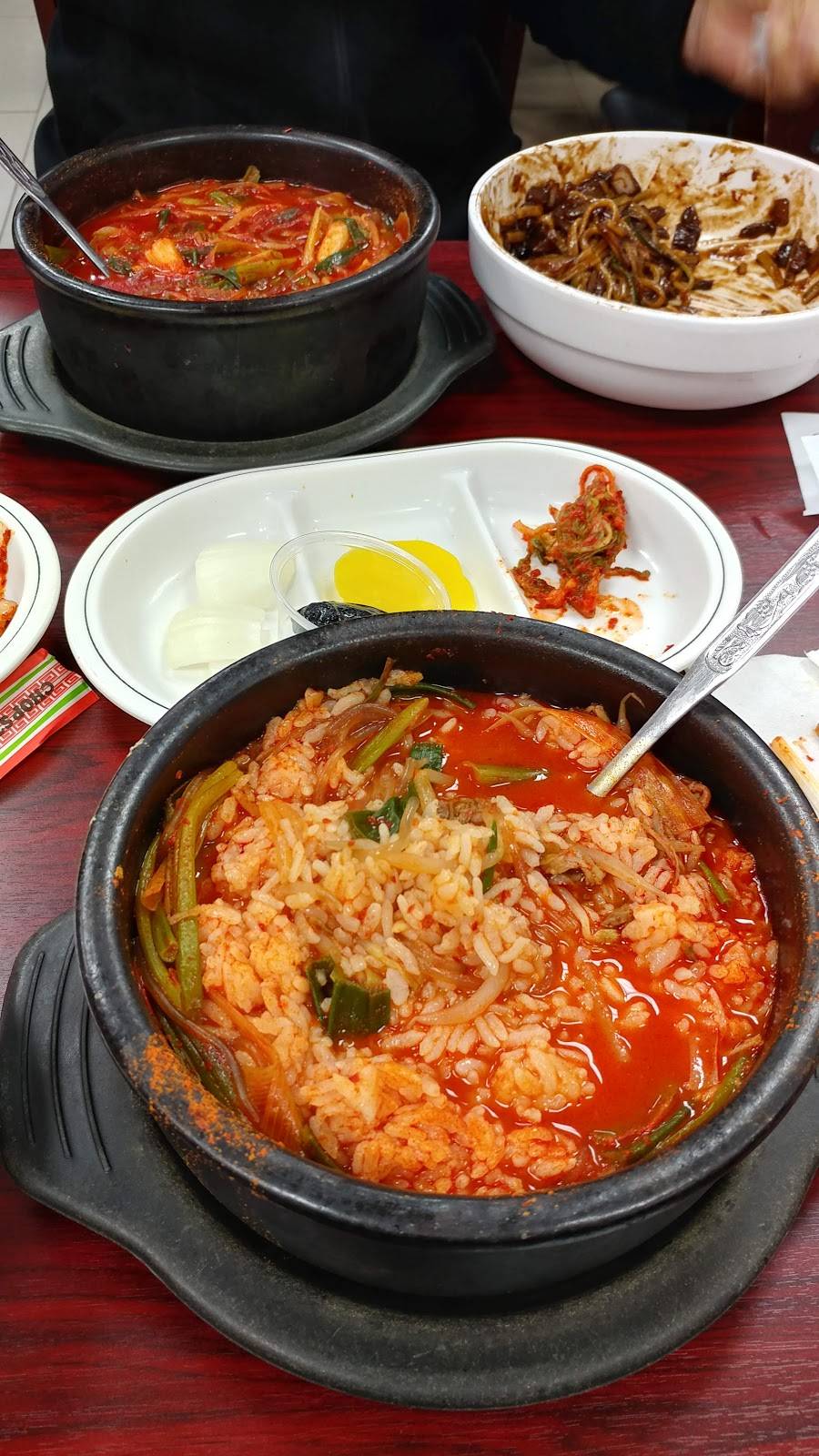 Noodles & Friends | restaurant | 7415 Midlothian Turnpike, Richmond, VA 23225, USA | 8046750103 OR +1 804-675-0103