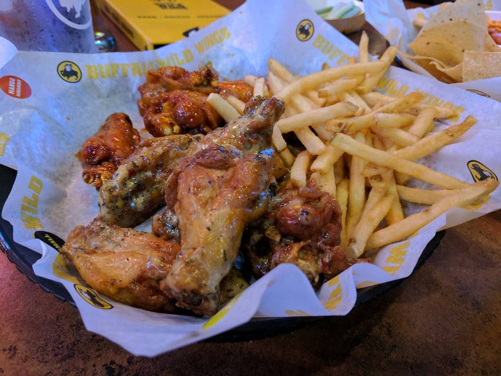 Buffalo Wild Wings | restaurant | 7811 Edinger Ave #124, Huntington Beach, CA 92647, USA | 7148988300 OR +1 714-898-8300