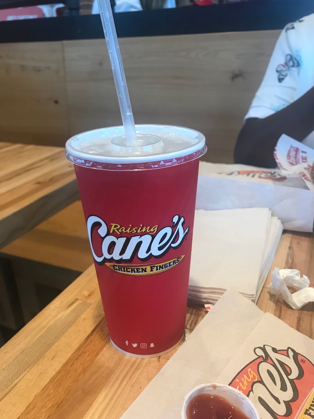 Raising Canes Chicken Fingers | restaurant | 916 E Oak St, Conway, AR 72032, USA | 5015042214 OR +1 501-504-2214