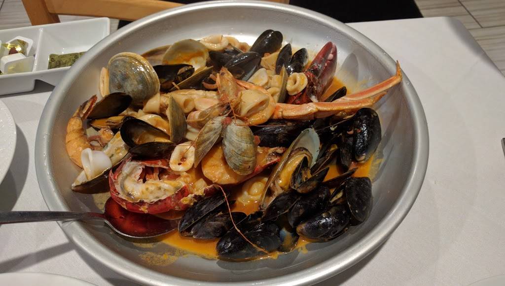 Rio Douro | restaurant | 800 Horseblock Road, Farmingville, NY 11738, USA | 6318807890 OR +1 631-880-7890