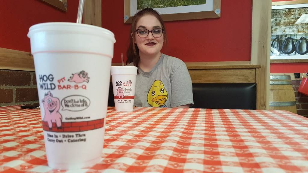 Hog Wild Pit Bar-B-Q | restaurant | 1905 W Broadway, Council Bluffs, IA 51501, USA | 7122565421 OR +1 712-256-5421