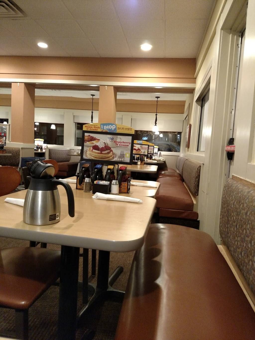 IHOP | bakery | 7128 Kingston Pike, Knoxville, TN 37919, USA | 8655888331 OR +1 865-588-8331