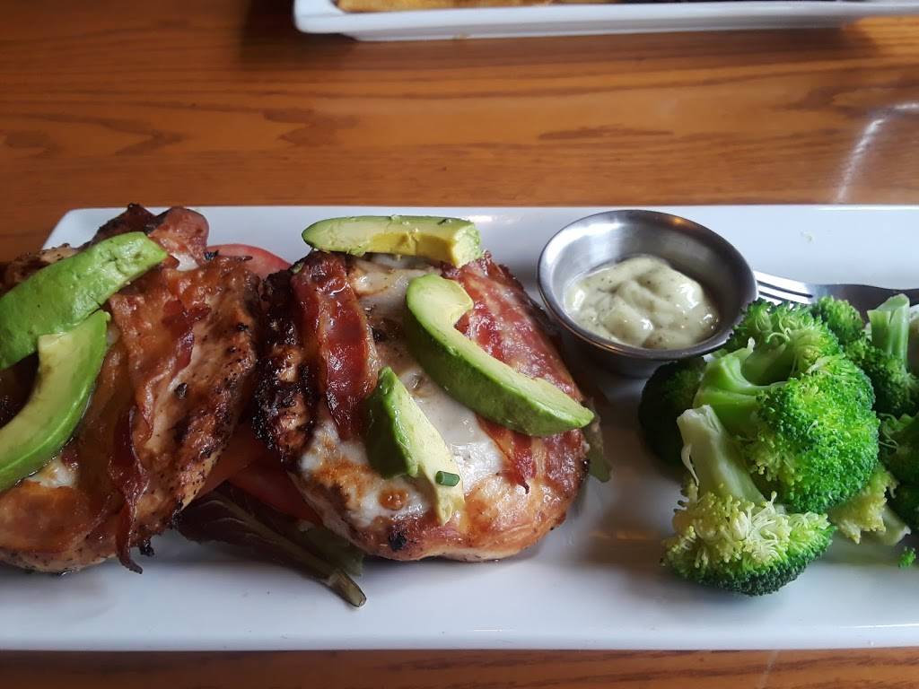 Chilis Grill & Bar | meal takeaway | 12181 E Colonial Dr, Orlando, FL 32826, USA | 4073846622 OR +1 407-384-6622