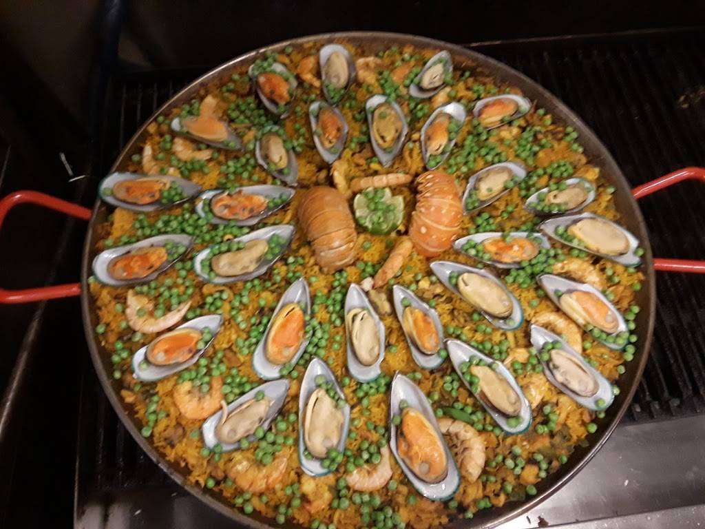 Casa 21 Restaurant Bar & Grill | restaurant | 4235 W Waters Ave, Tampa, FL 33614, USA | 8138862272 OR +1 813-886-2272