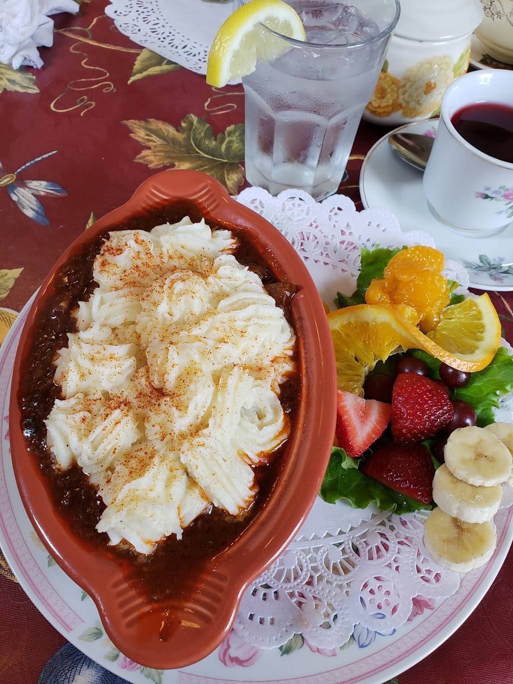 Clementines Victorian Restaurant | restaurant | 8092 Columbia Rd, Olmsted Falls, OH 44138, USA | 4402351223 OR +1 440-235-1223