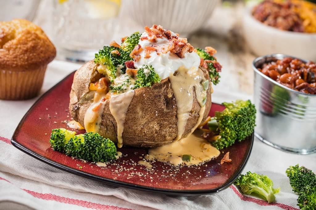 Famous Daves Bar-B-Que | restaurant | 7825 Vinewood Ln, Maple Grove, MN 55369, USA | 7634164600 OR +1 763-416-4600