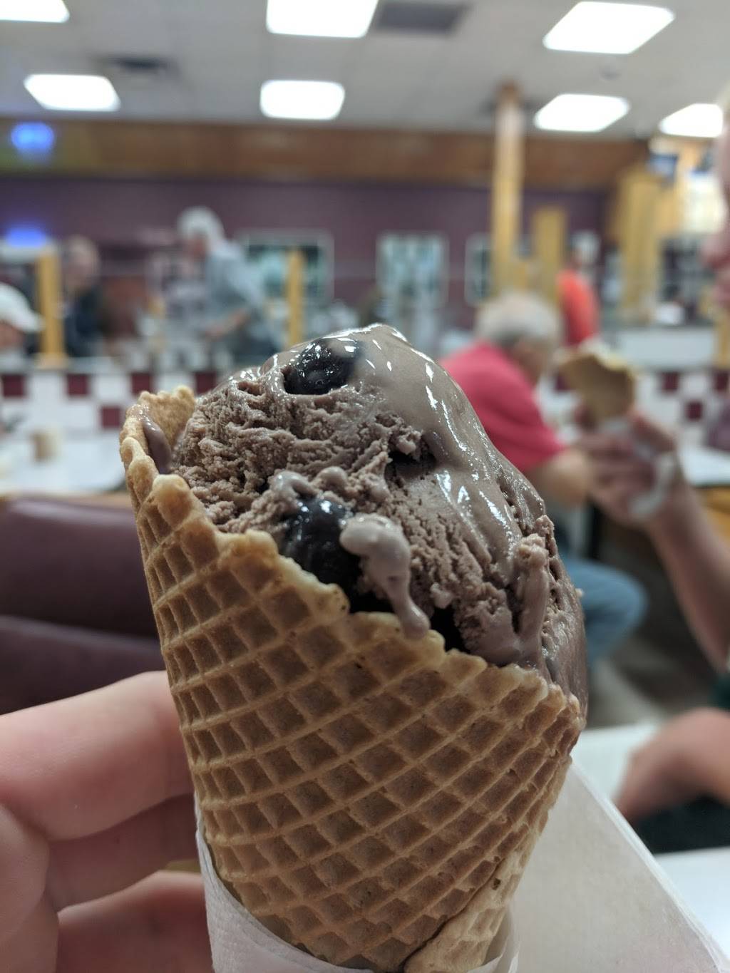 Braums Ice Cream & Burger Restaurant | restaurant | 1820 S Goliad St, Rockwall, TX 75087, USA | 9727723133 OR +1 972-772-3133