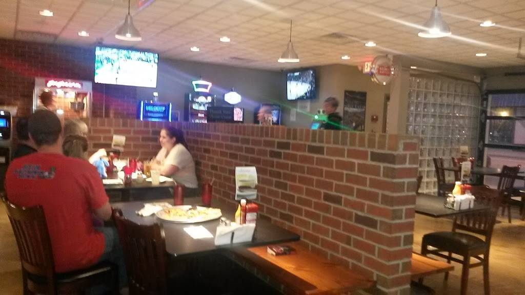 The Sandlot & Right Field Pizza | restaurant | 301 N Main St, Seneca, IL 61360, USA | 8153578600 OR +1 815-357-8600