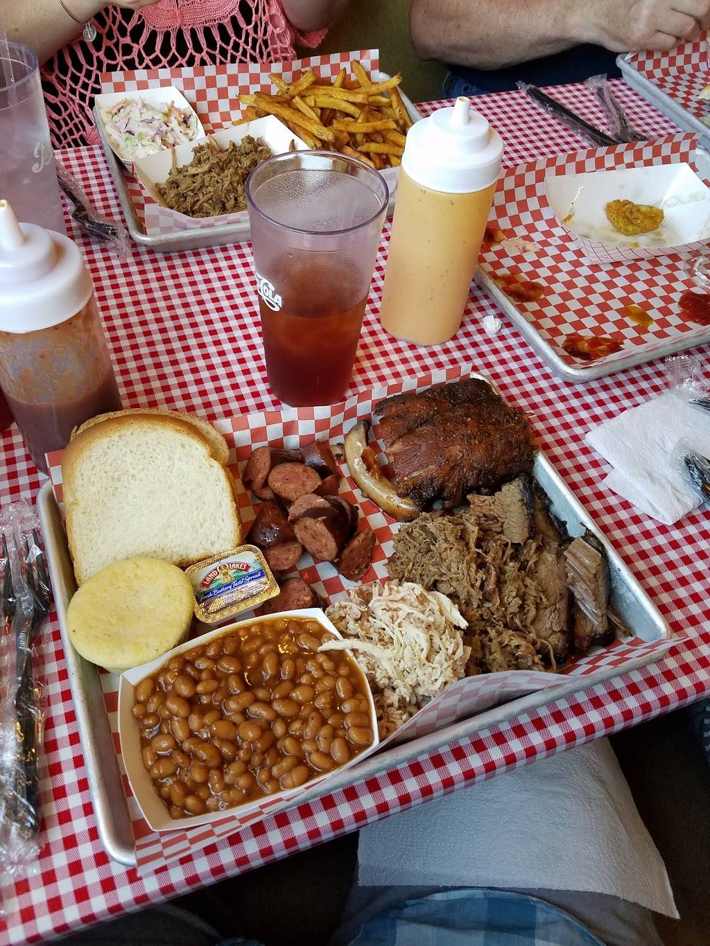 Dig Dougs BBQ | restaurant | 2322 N Bloomington St, Streator, IL 61364, USA | 8155109956 OR +1 815-510-9956