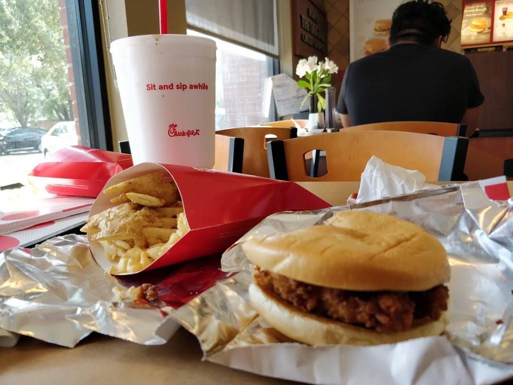 Chick-fil-A | restaurant | 13610 S Tamiami Trail, Fort Myers, FL 33912, USA | 2394339030 OR +1 239-433-9030