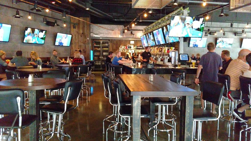 Bulldog Ale House | restaurant | 901 S State St, Chicago, IL 60605, USA | 3125830333 OR +1 312-583-0333