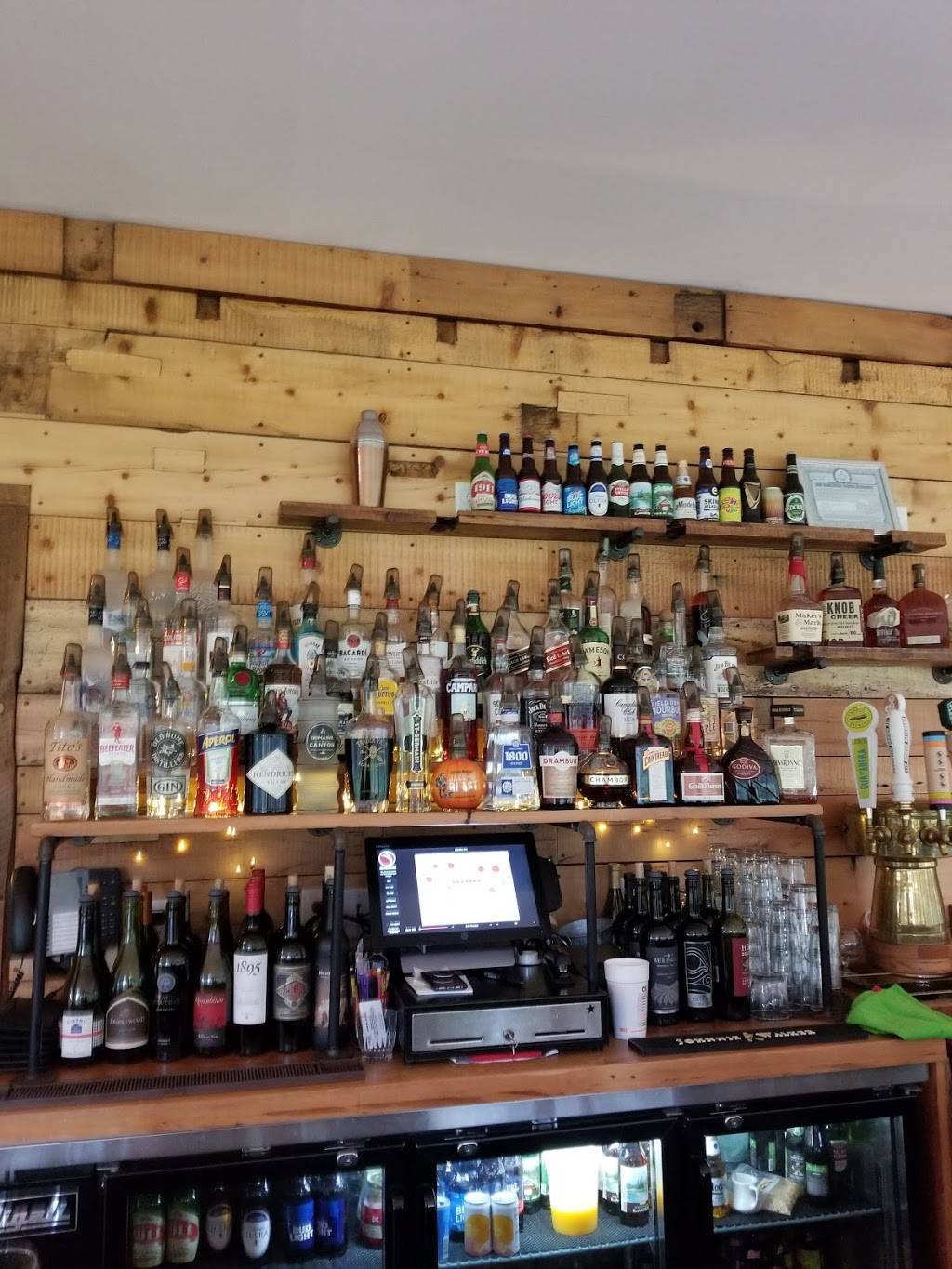 Hamilton Inn | restaurant | 4480 E Lake Rd, Hamilton, NY 13346, USA | 3152282125 OR +1 315-228-2125