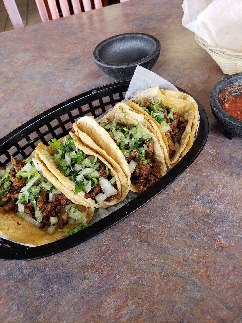 Taqueria La Perlita | restaurant | 495 N 22nd St, Decatur, IL 62521, USA | 2173308008 OR +1 217-330-8008