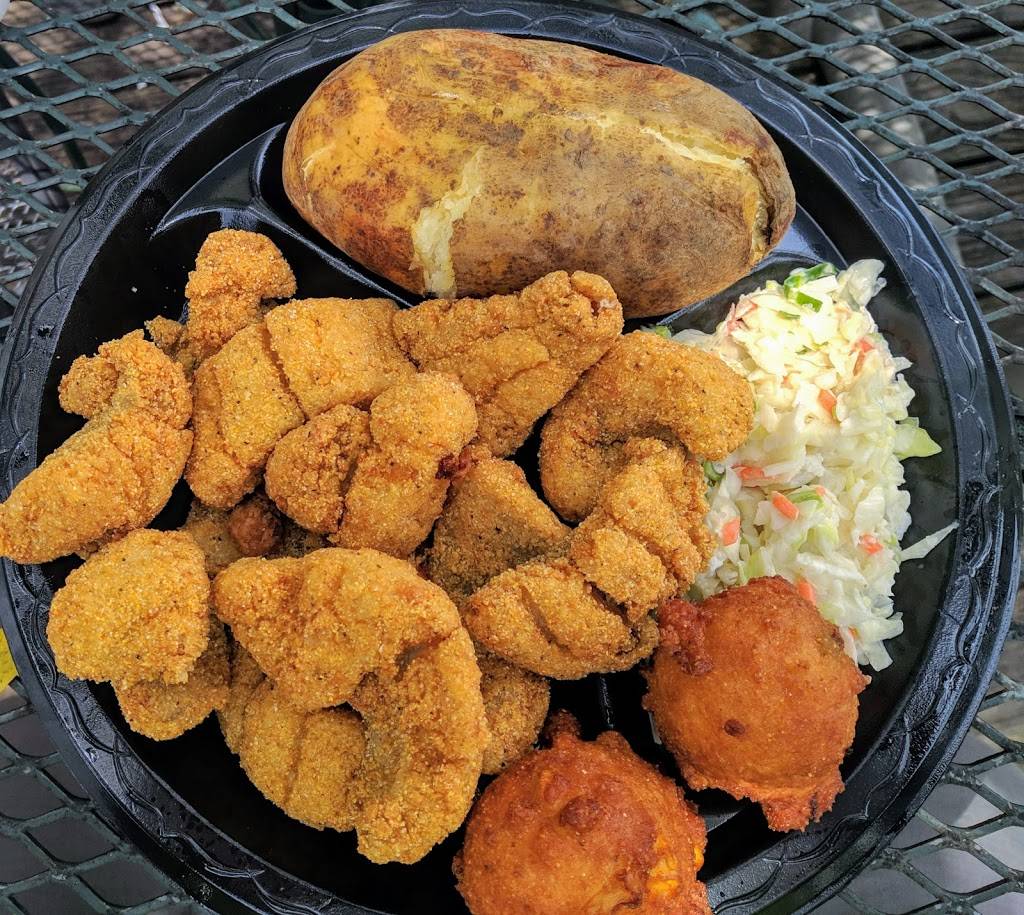 The Back Porch | restaurant | 270 Marina Dr, Talladega, AL 35160, USA | 2562689317 OR +1 256-268-9317