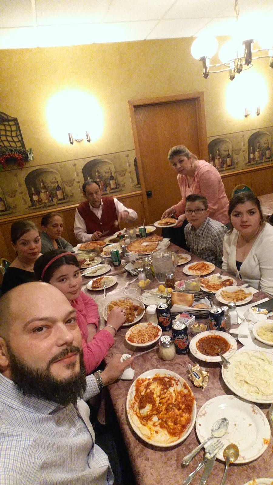 Barones Pizza | restaurant | 12701 Central Ave, Crestwood, IL 60445, USA | 7083884050 OR +1 708-388-4050