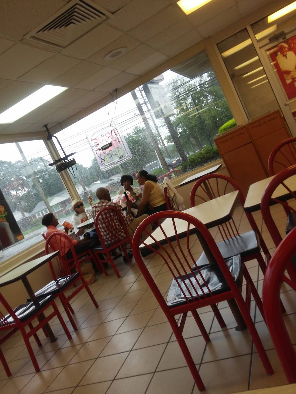 KFC | restaurant | 6615 Marlboro Pike, District Heights, MD 20747, USA | 3017352882 OR +1 301-735-2882