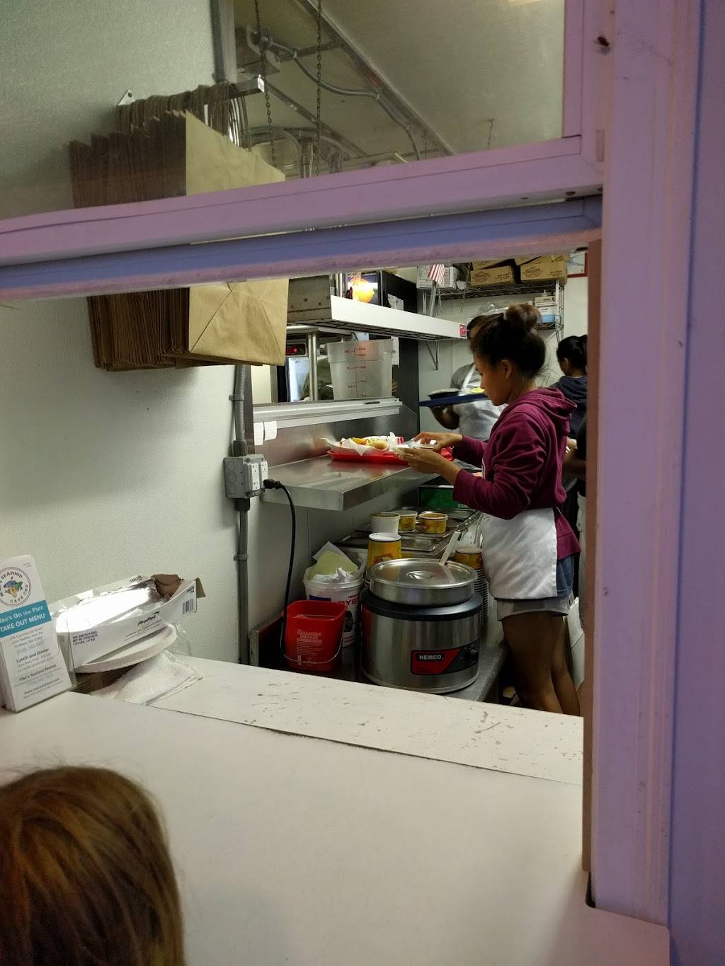 Macs On the Pier | restaurant | 265 Commercial St, Wellfleet, MA 02667, USA | 5083499611 OR +1 508-349-9611