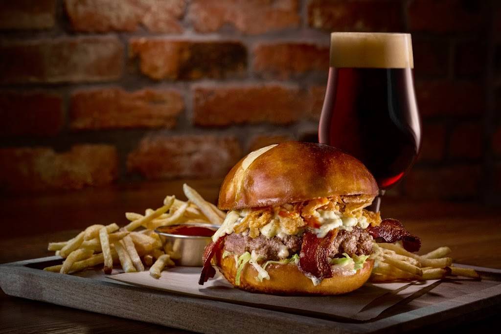 Finneys Crafthouse & Kitchen | restaurant | 35 State St a, Santa Barbara, CA 93101, USA | 8058453100 OR +1 805-845-3100