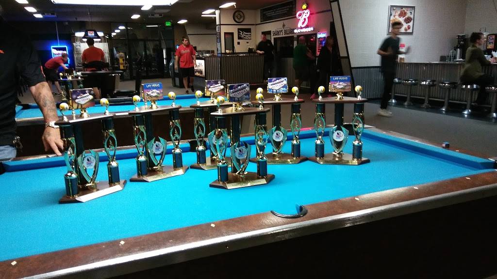 Sharkys Bar & Grill | restaurant | 2902 E Kimberly Rd, Davenport, IA 52807, USA | 5633597225 OR +1 563-359-7225