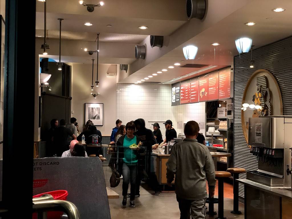 Chipotle Mexican Grill | restaurant | 24405 Town Center Dr, Valencia, CA 91355, USA | 6612842461 OR +1 661-284-2461