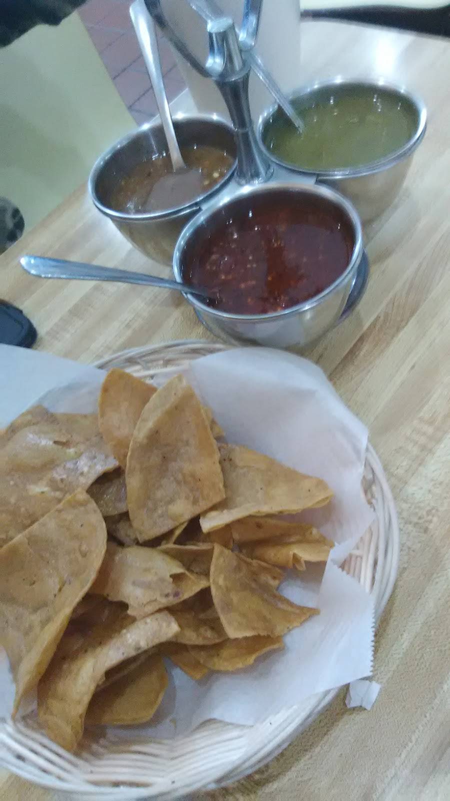 El Pollo Cris Cris | restaurant | 2462 S Blue Island Ave, Chicago, IL 60608, USA | 7735234060 OR +1 773-523-4060