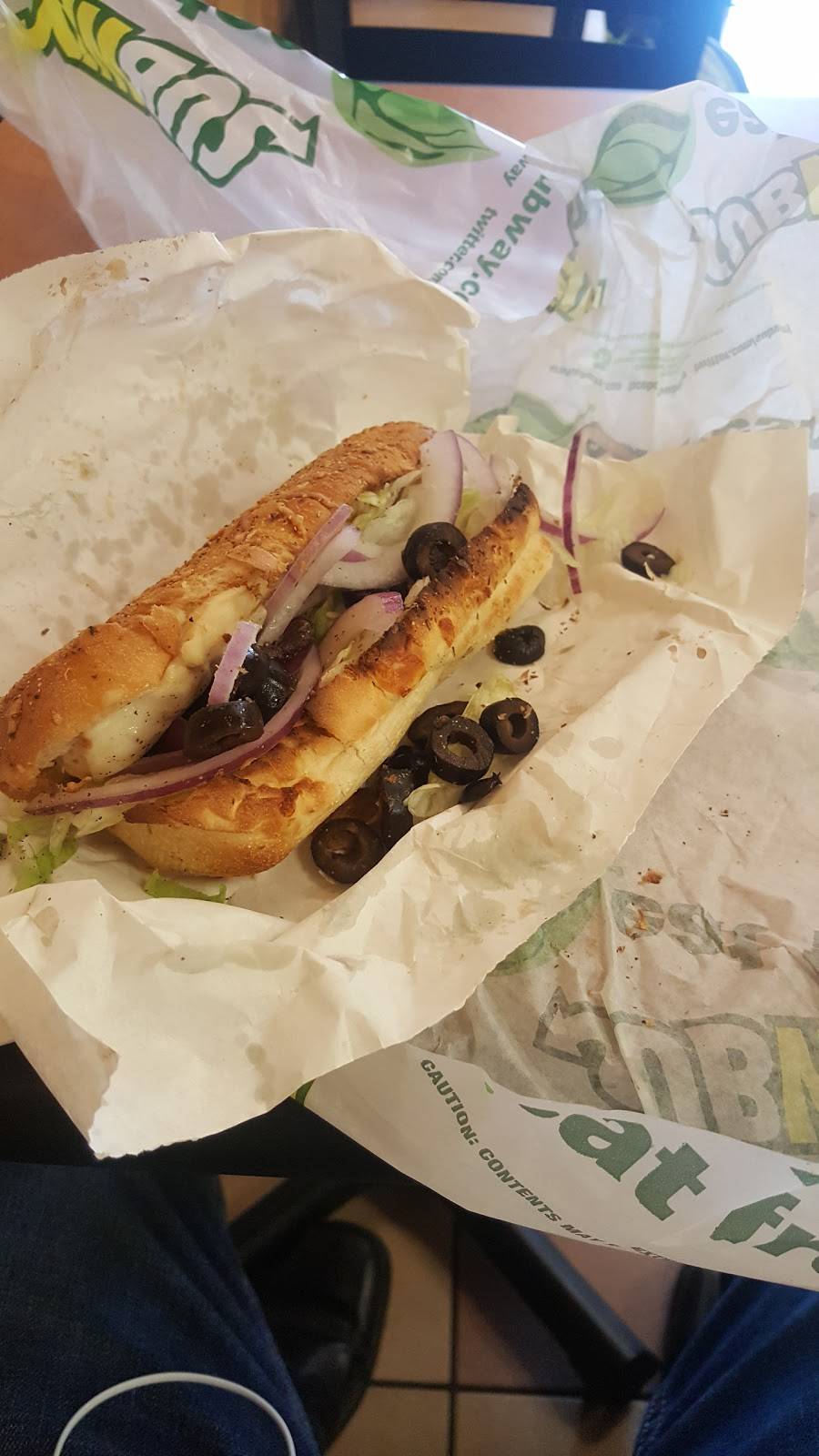 Subway | restaurant | 1799 E 10th St, Bloomington, IN 47408, USA | 8123233500 OR +1 812-323-3500