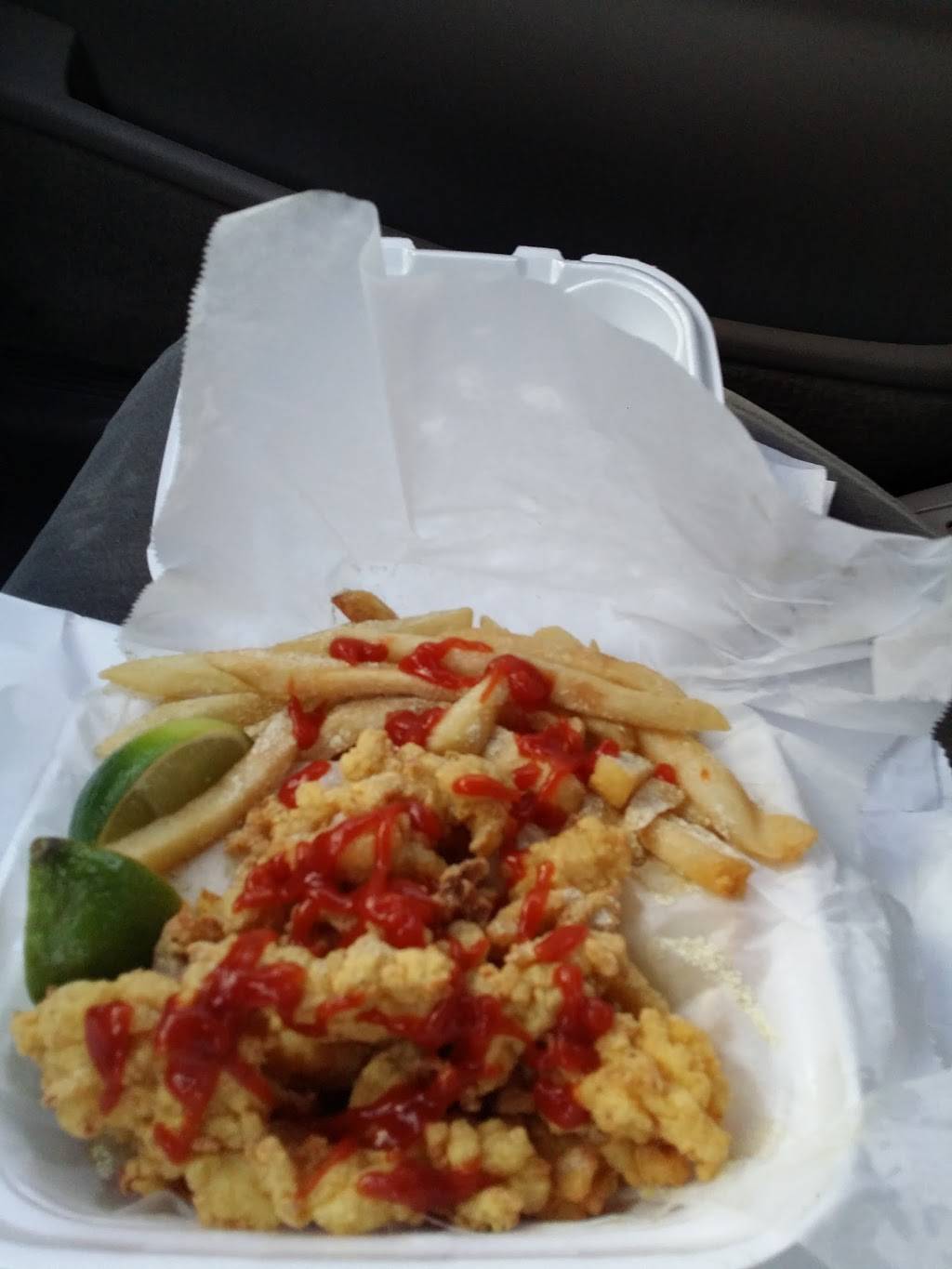 Snappers Fish & Chicken | restaurant | 6700 NW 7th Ave, Miami, FL 33150, USA | 3056937722 OR +1 305-693-7722