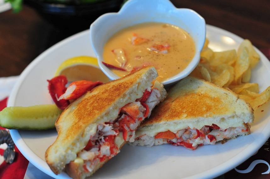 Quincys Original Lobster Rolls | restaurant | 709 Beach Ave, Cape May, NJ 08204, USA | 6096003571 OR +1 609-600-3571