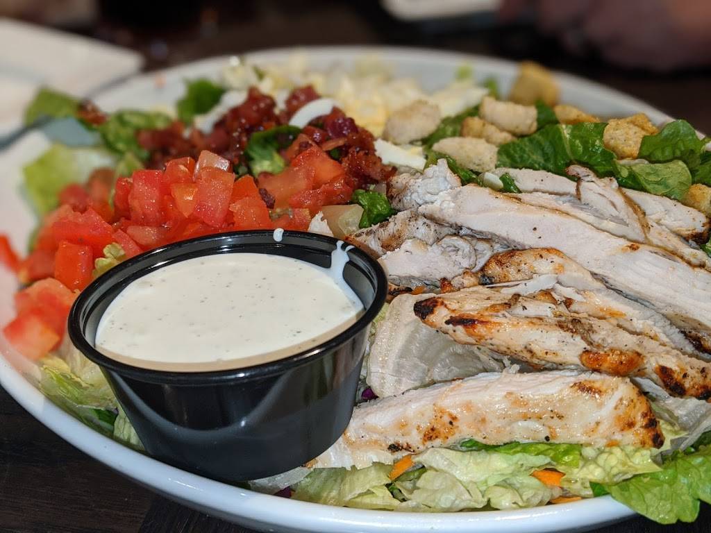 Red Robin Gourmet Burgers and Brews | restaurant | 2235 S Santan Village Pkwy, Gilbert, AZ 85295, USA | 4808994338 OR +1 480-899-4338