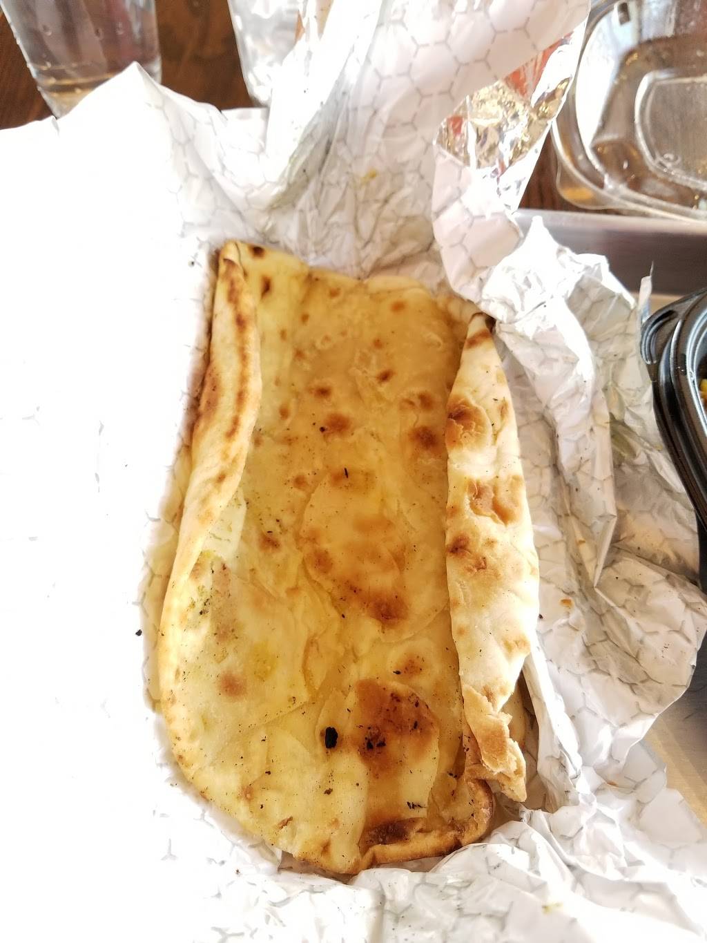 Gourmet Chicken | restaurant | 49 E Cermak Rd, Chicago, IL 60616, USA | 3123260062 OR +1 312-326-0062