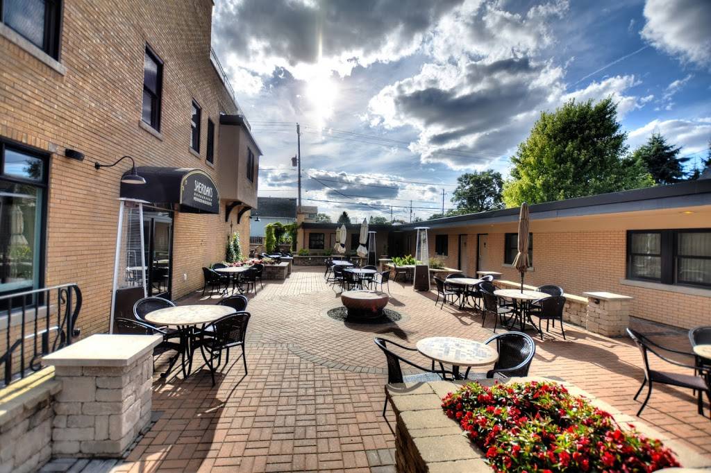 Sheridans | restaurant | 5133 S Lake Dr, Cudahy, WI 53110, USA | 4147479800 OR +1 414-747-9800